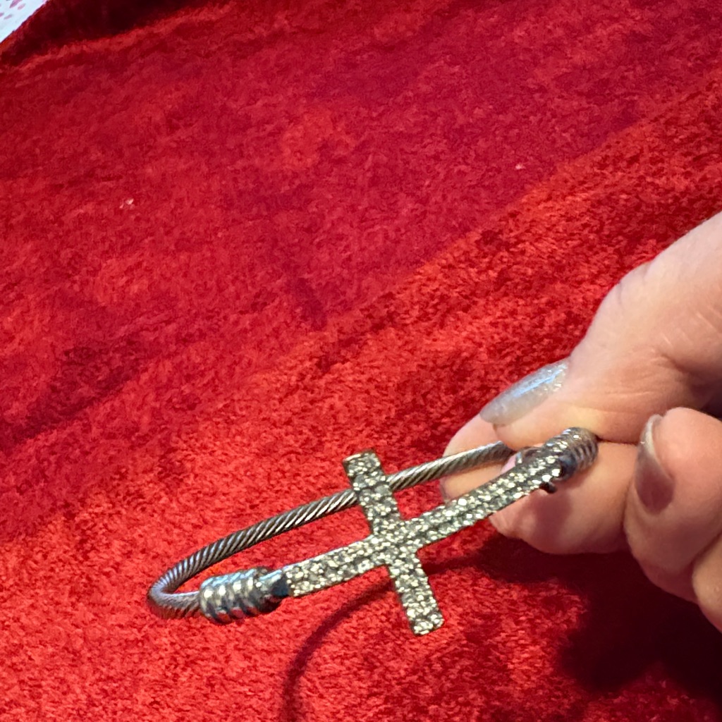 Silver Crystal Cross Cable Bracelet - Women 15$